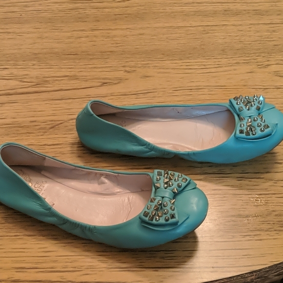 Shoes - Picture 2 of 4